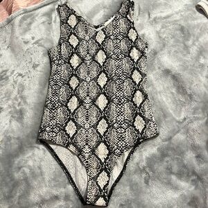 Tween girls snake print body suit